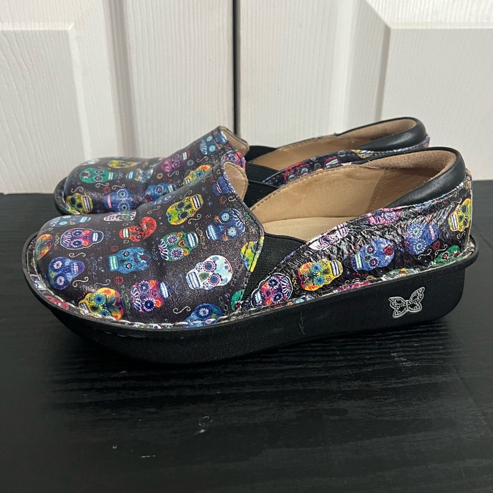 Alegria by PG Lite Size 36 Women's Debra Sugar Skulls Clogs Closed Toe Leather